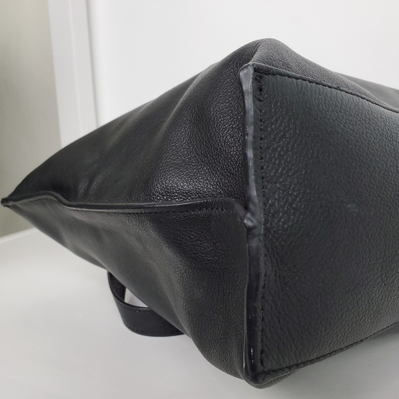 Mark and Graham Large Tote Black Leather - Picture 11 of 12